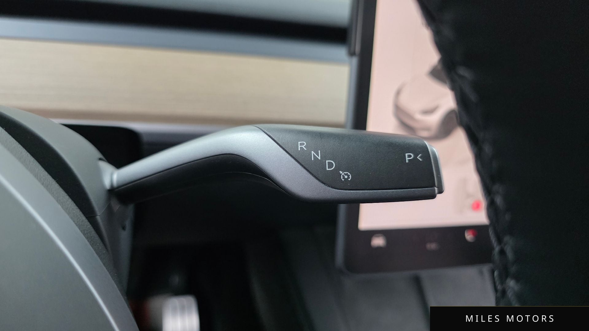 Tesla Model Y 2023 — миниатюра 9