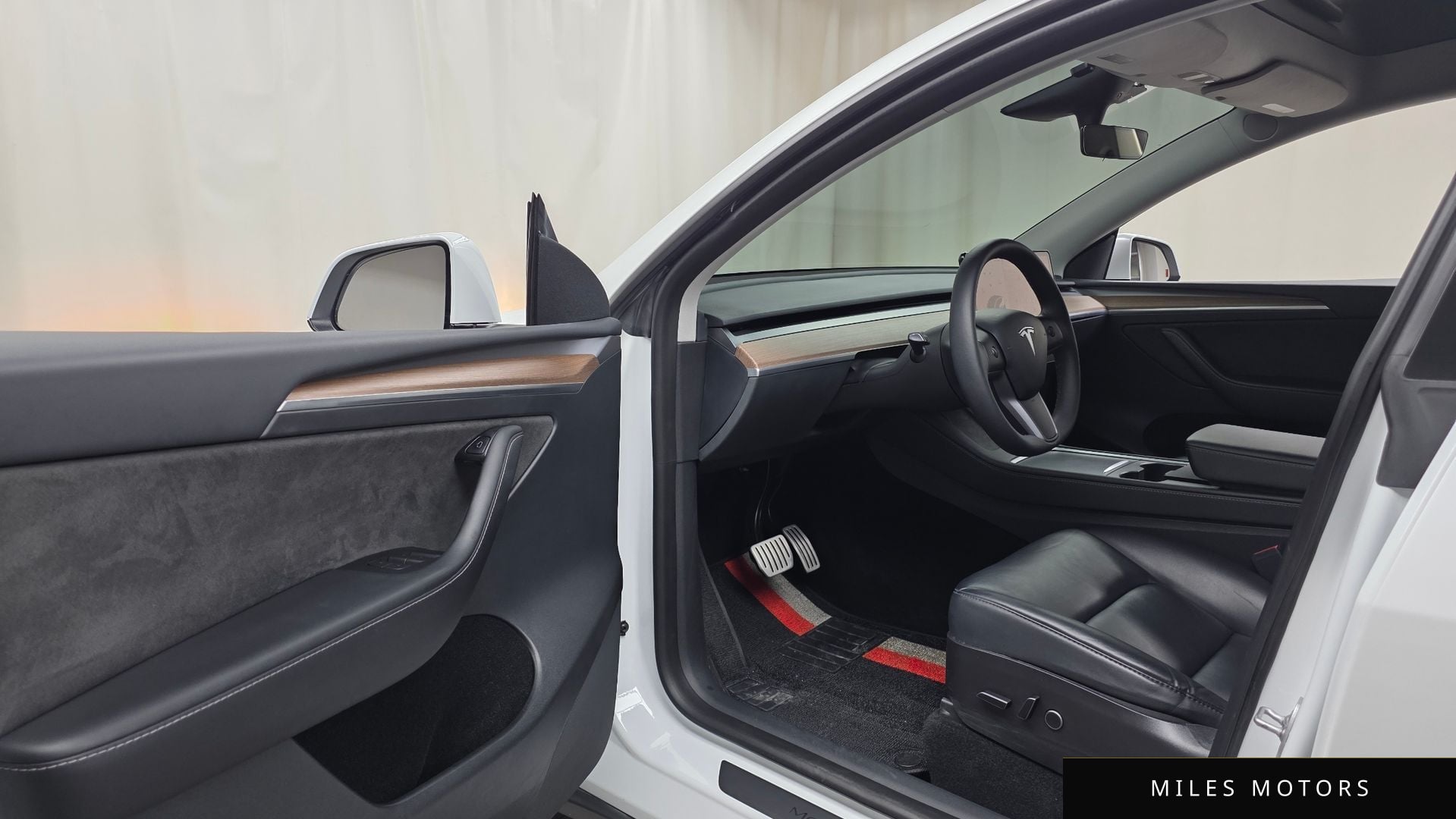 Tesla Model Y 2023 — миниатюра 10
