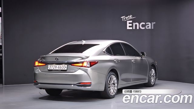 Лексус ES300h 2023 — миниатюра 2