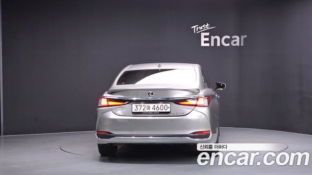 Лексус ES300h 2023 — миниатюра 4