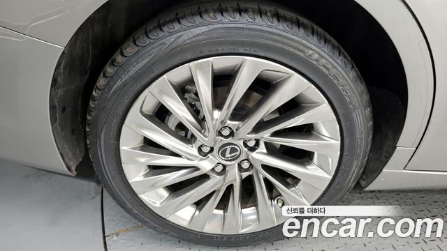 Лексус ES300h 2023 — миниатюра 5