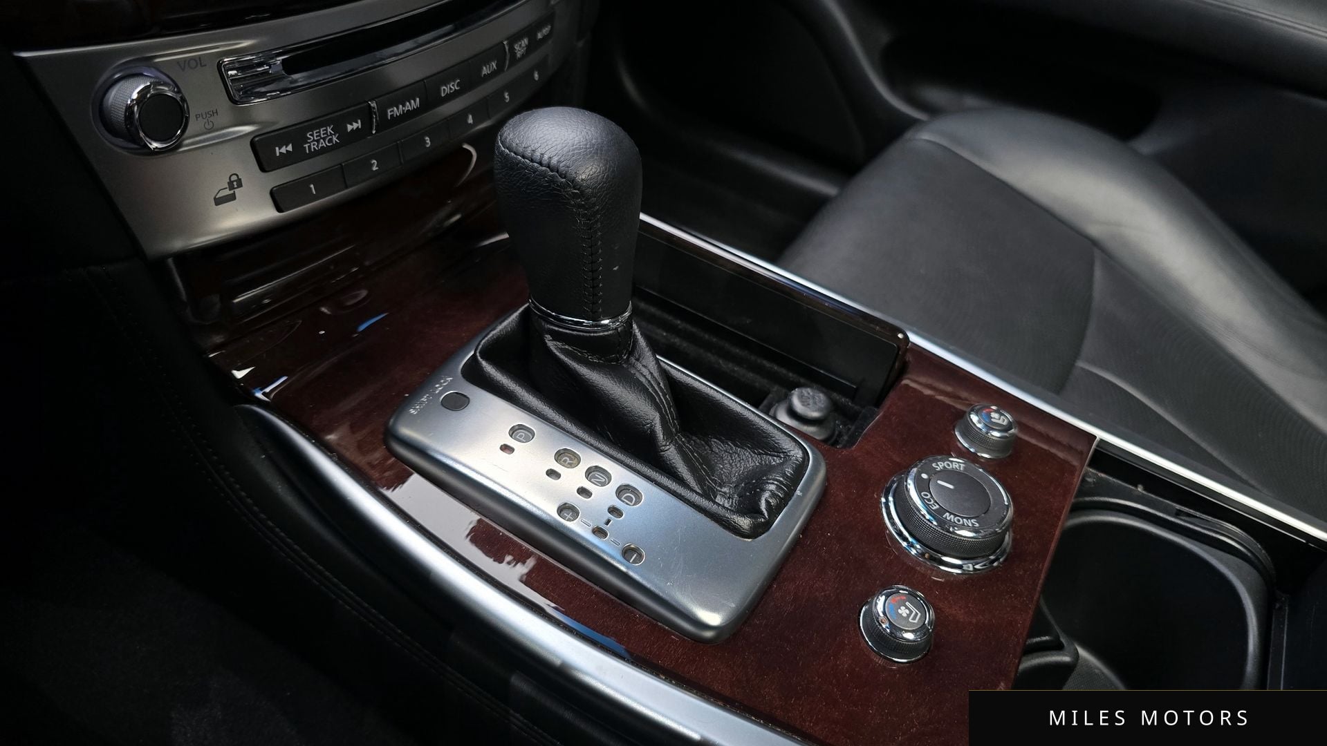 Infiniti Q70 2015 — миниатюра 9