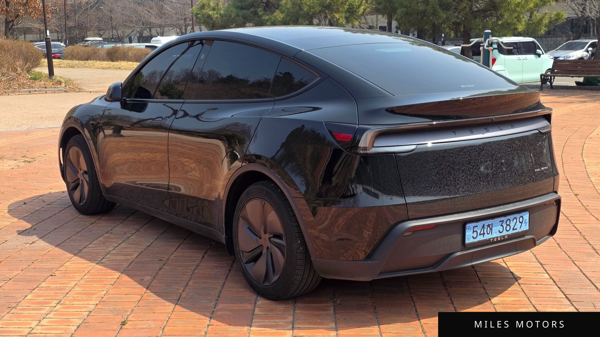 Tesla Model Y 2025 — миниатюра 5