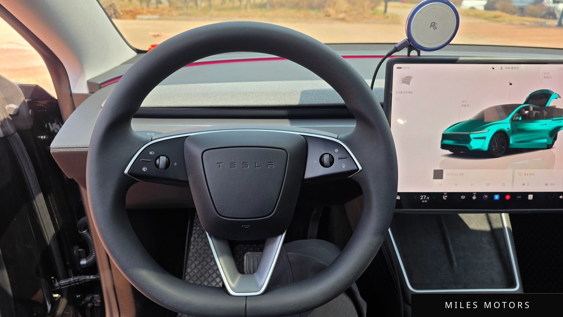 Tesla Model Y 2025 — миниатюра 10