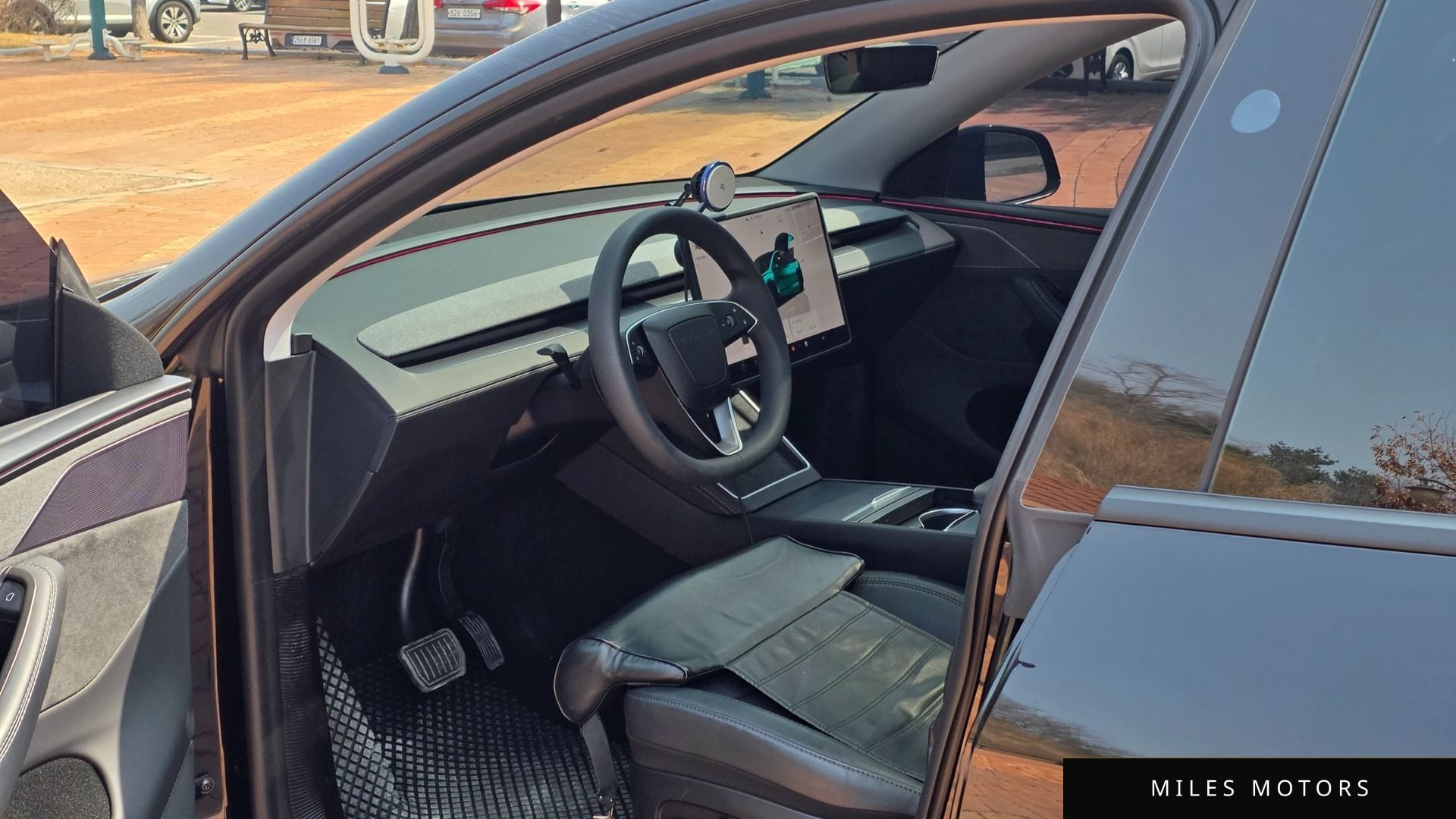 Tesla Model Y 2025 — миниатюра 11