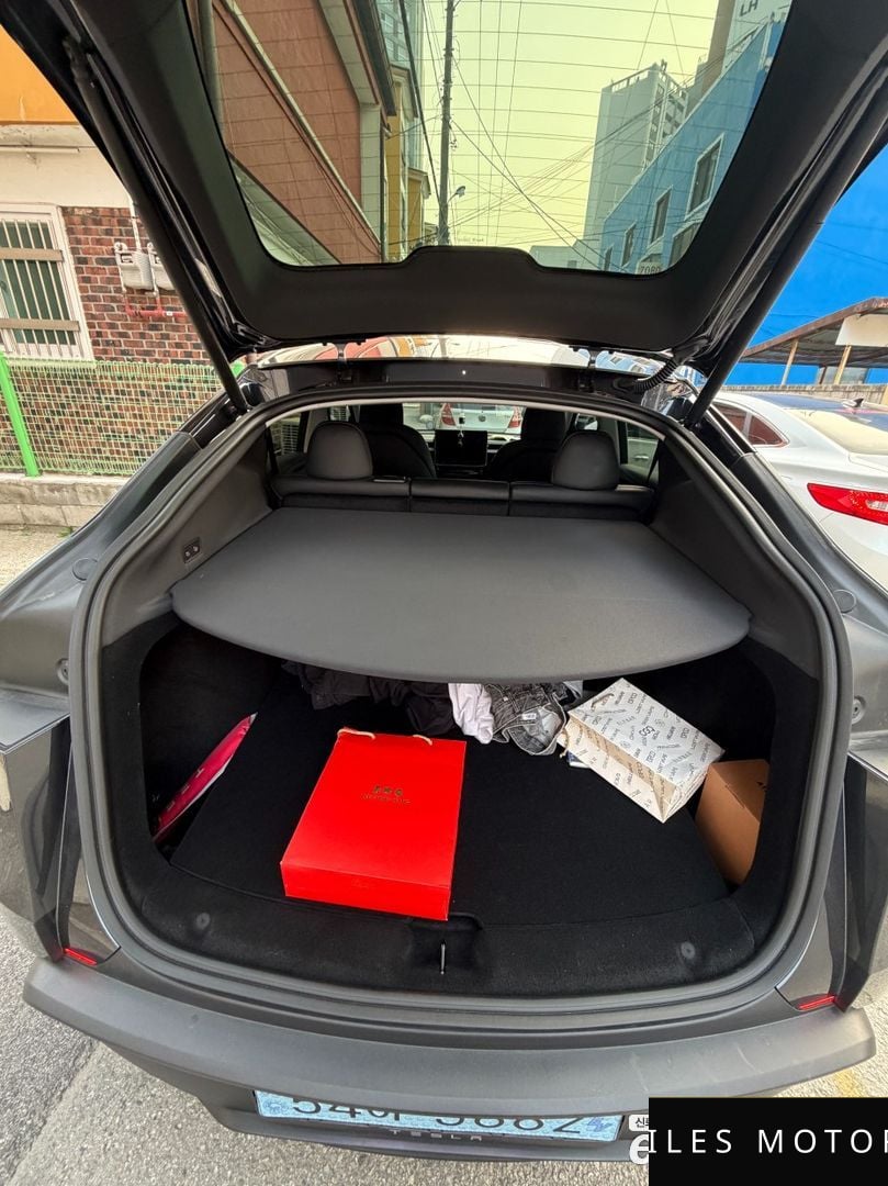 Tesla 모델 Y 2025 — миниатюра 10