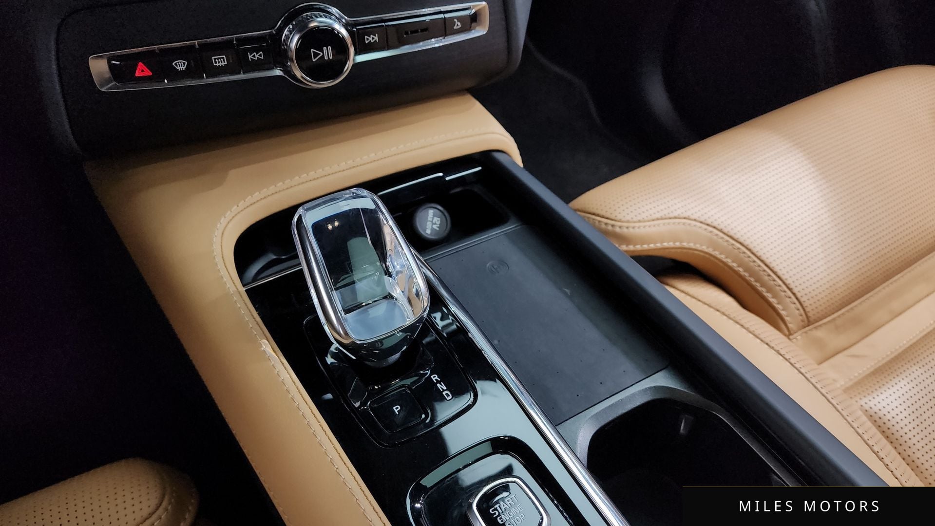 Volvo XC90 2023 — миниатюра 9