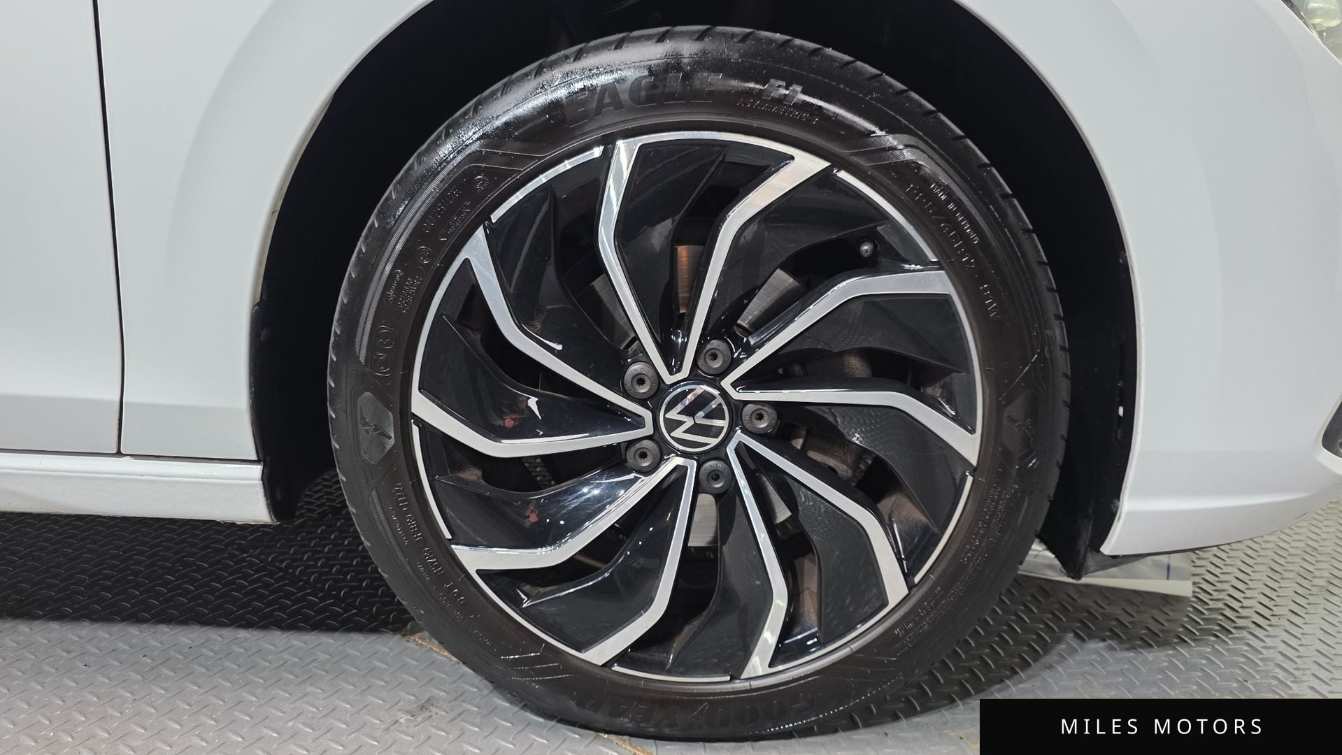 Volkswagen 골프 2023 — миниатюра 5
