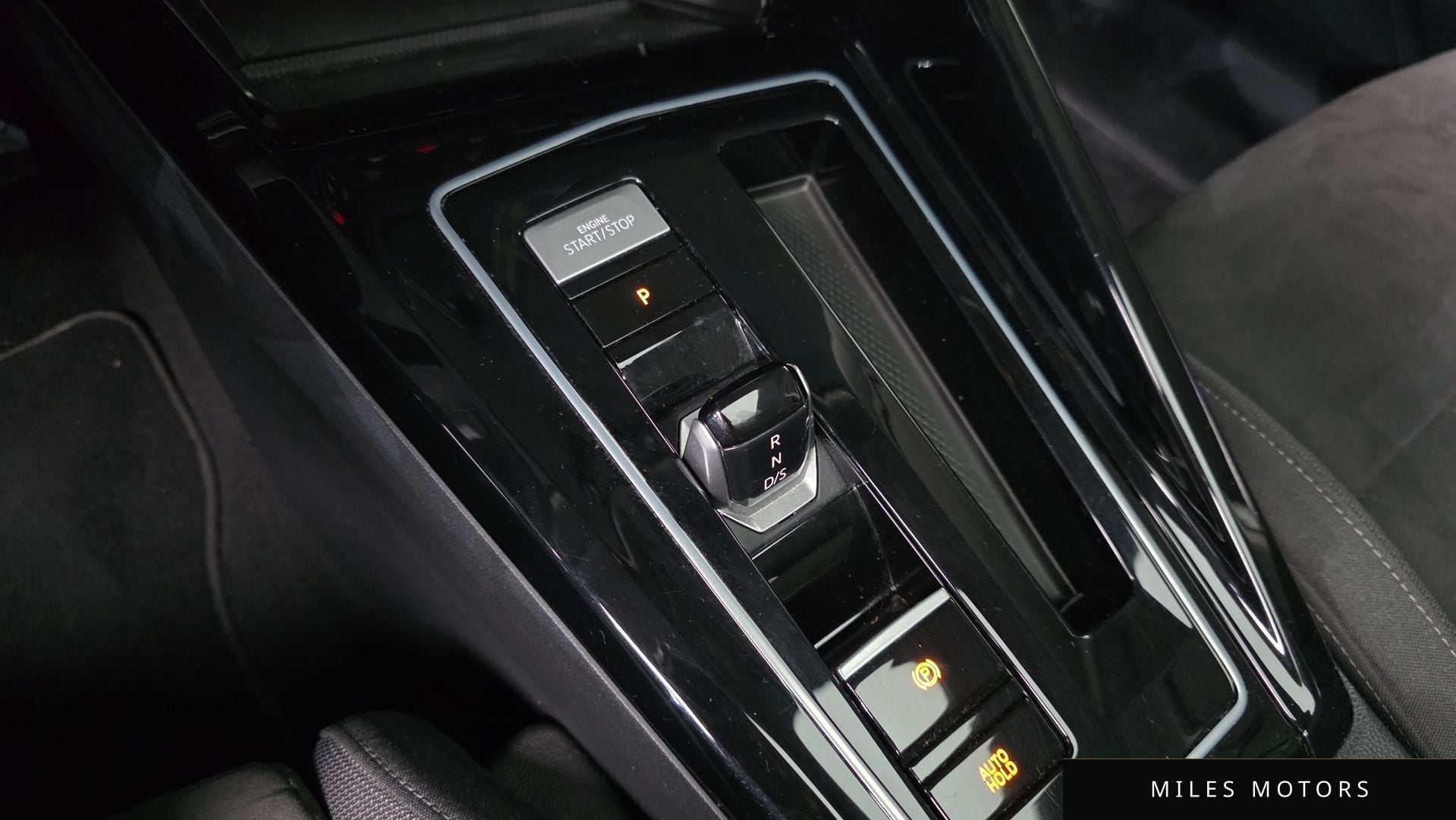Volkswagen 골프 2023 — миниатюра 9