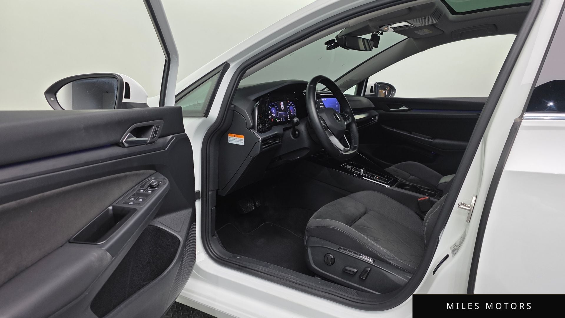 Volkswagen 골프 2023 — миниатюра 13