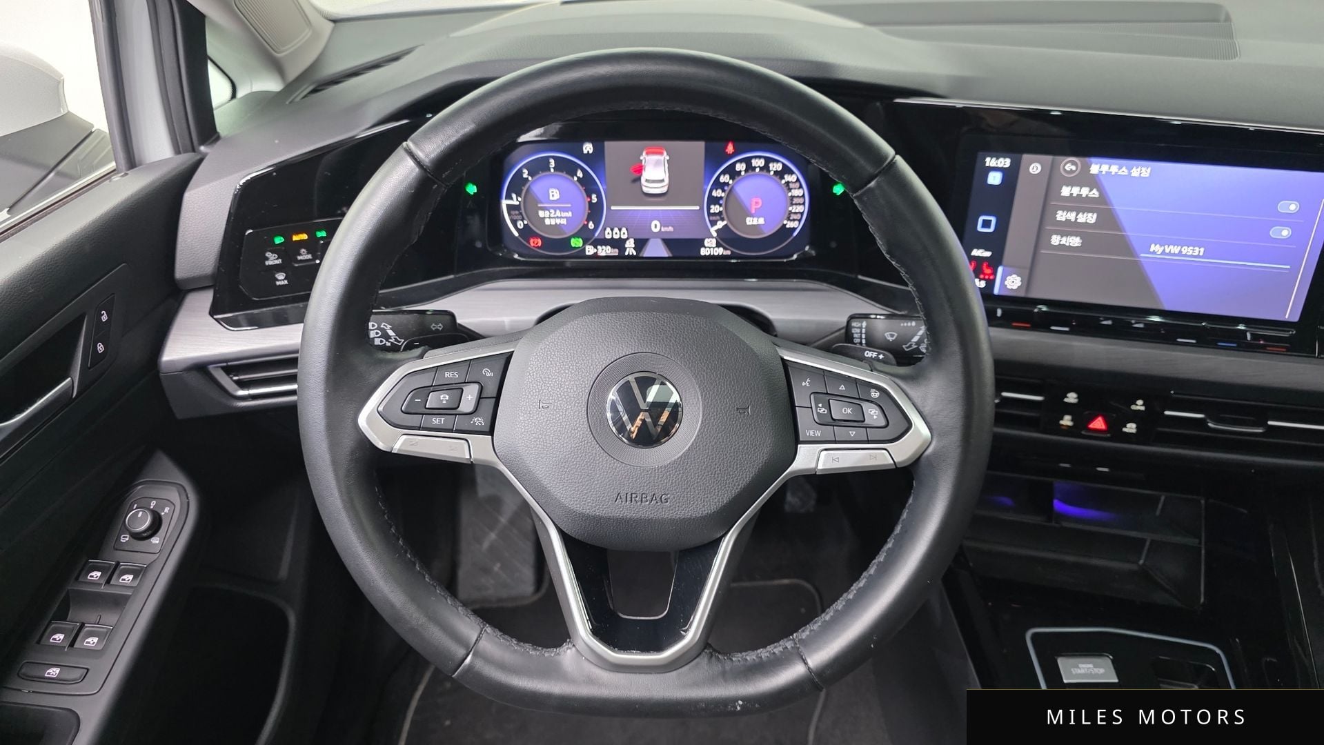 Volkswagen 골프 2023 — миниатюра 15
