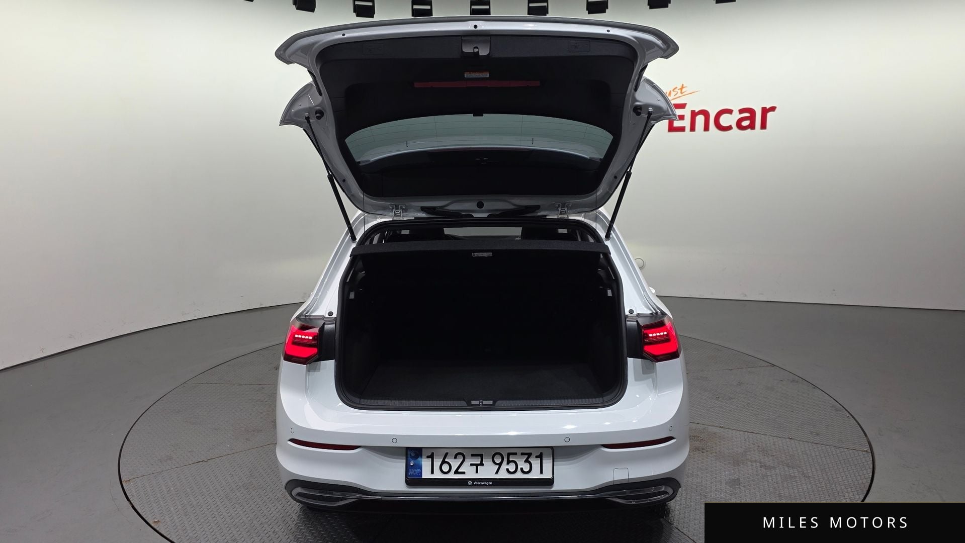 Volkswagen 골프 2023 — миниатюра 20