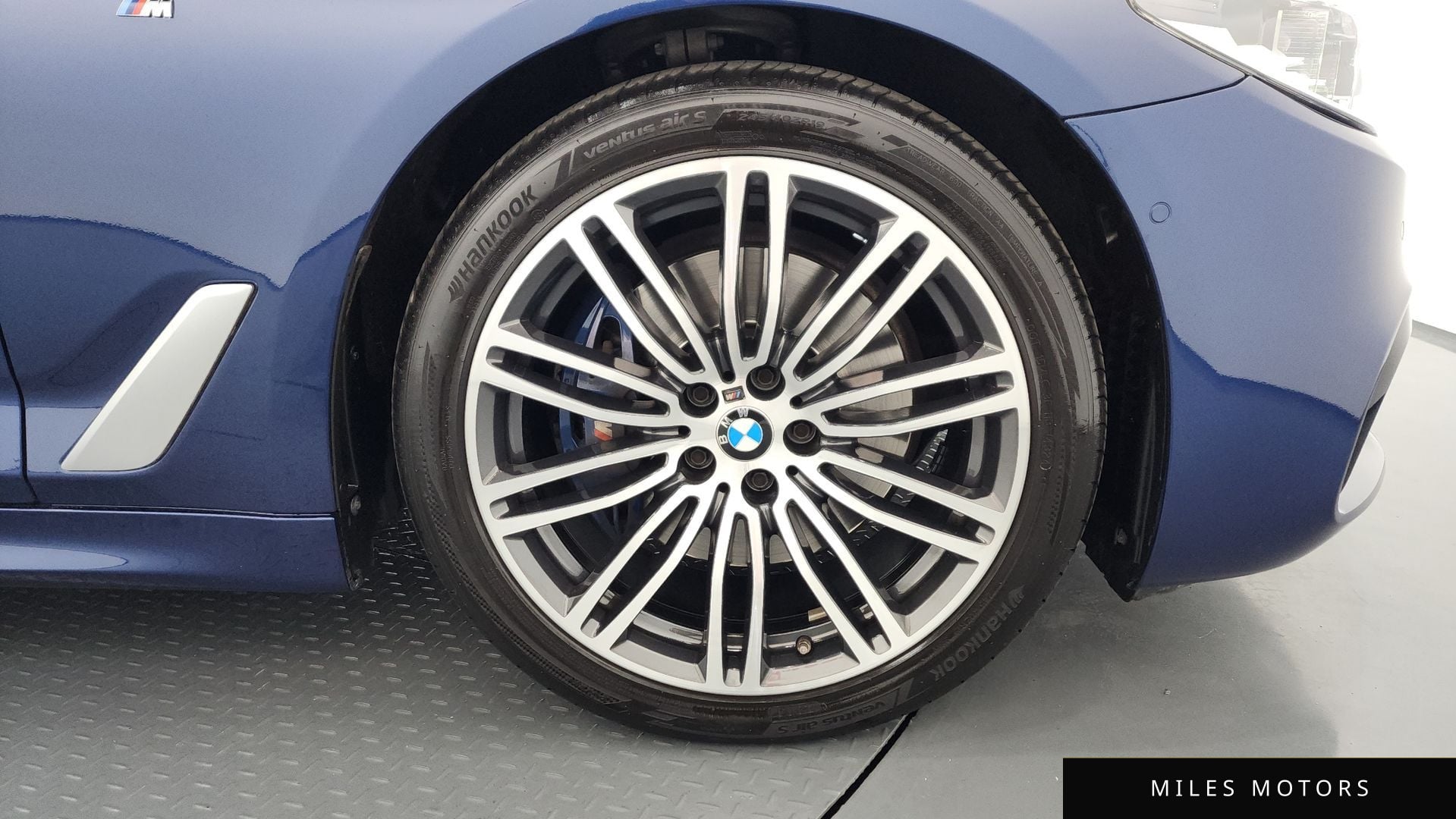 BMW 5 Series (G30) 2020 — миниатюра 5