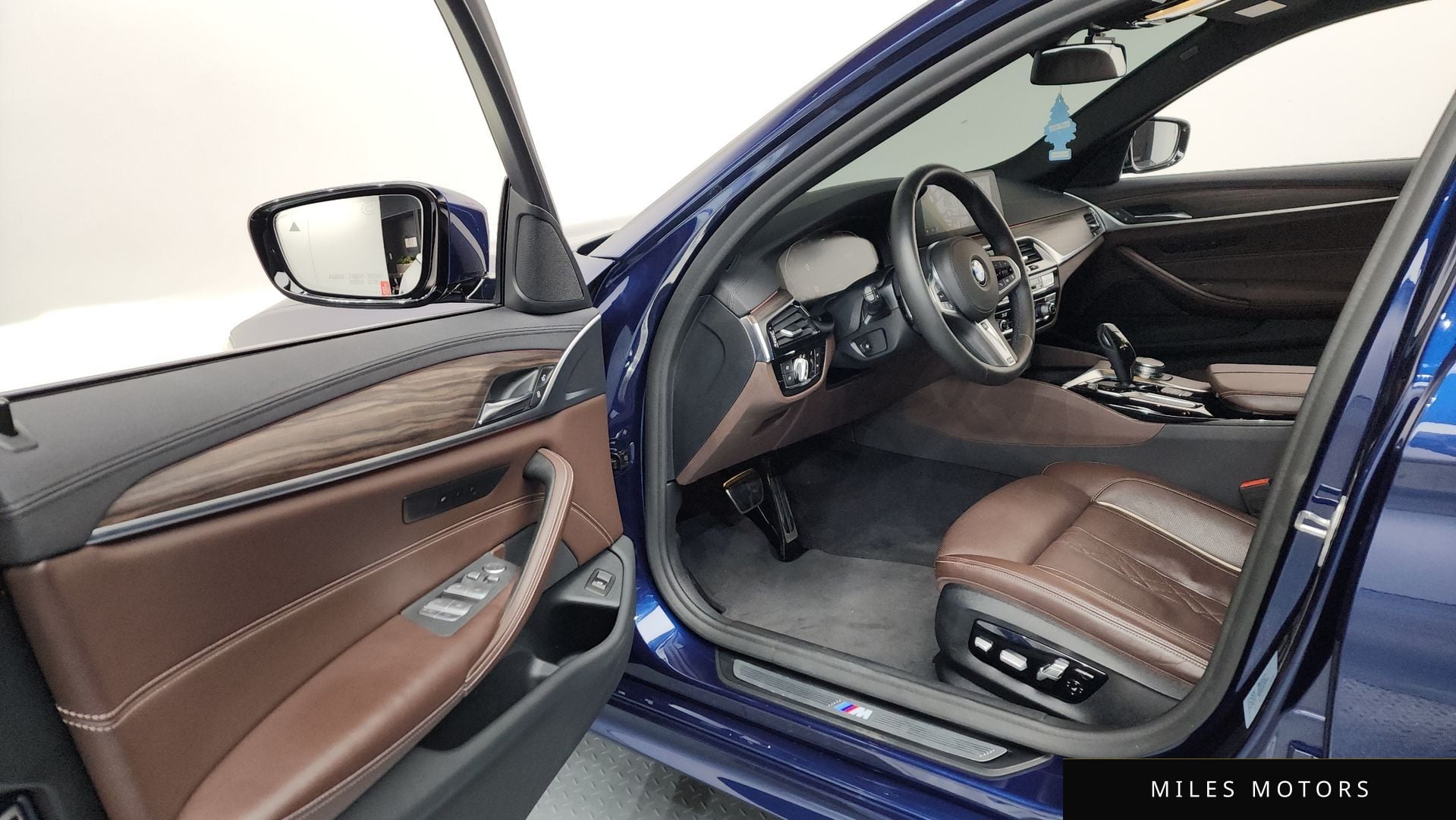 BMW 5 Series (G30) 2020 — миниатюра 10