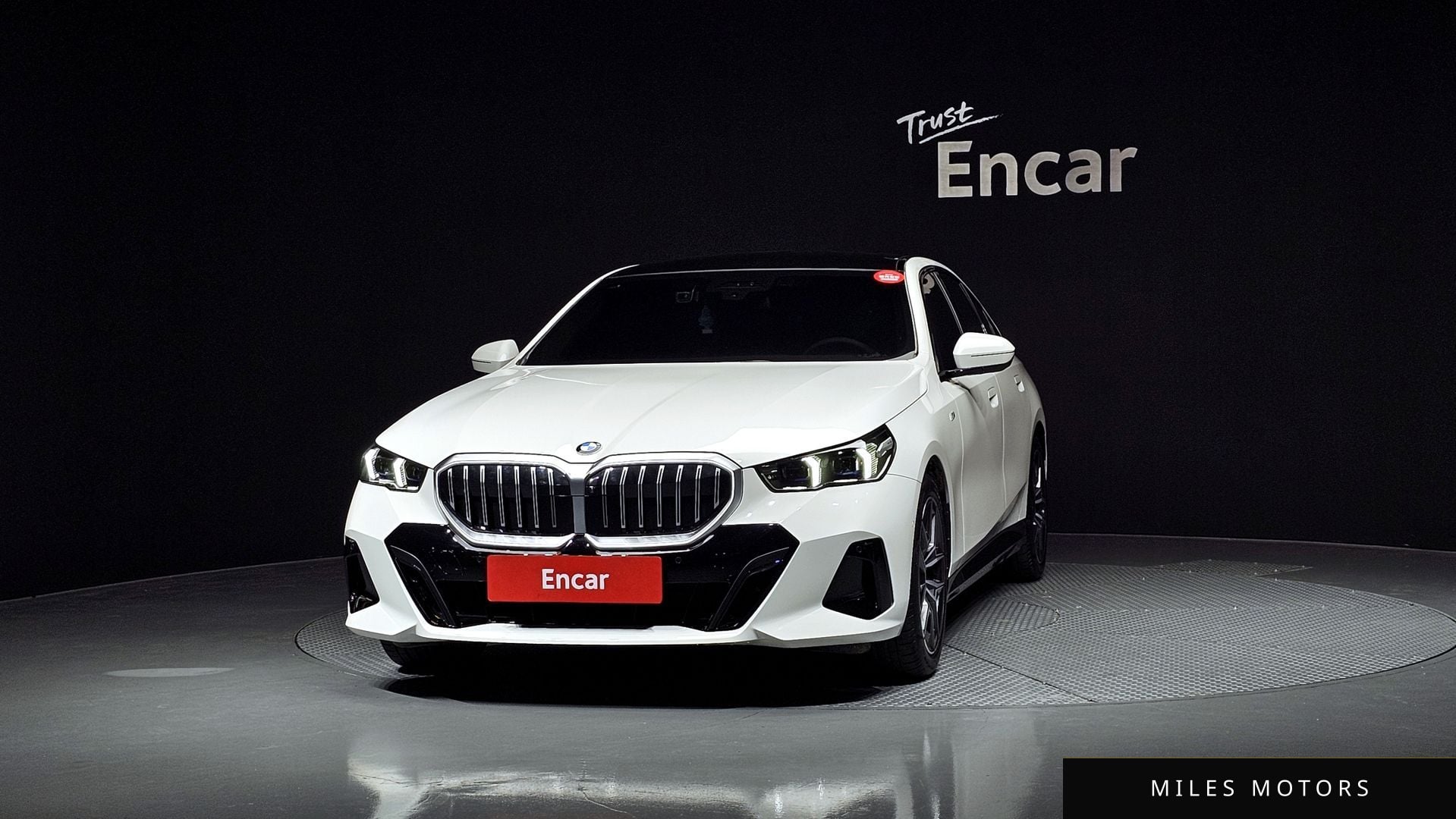 BMW 5 Series (G60) 2025 — миниатюра 3