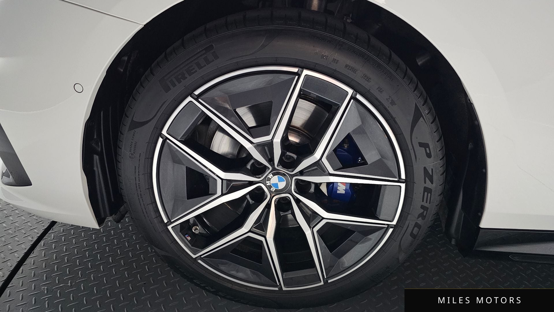 BMW 5 Series (G60) 2025 — миниатюра 5