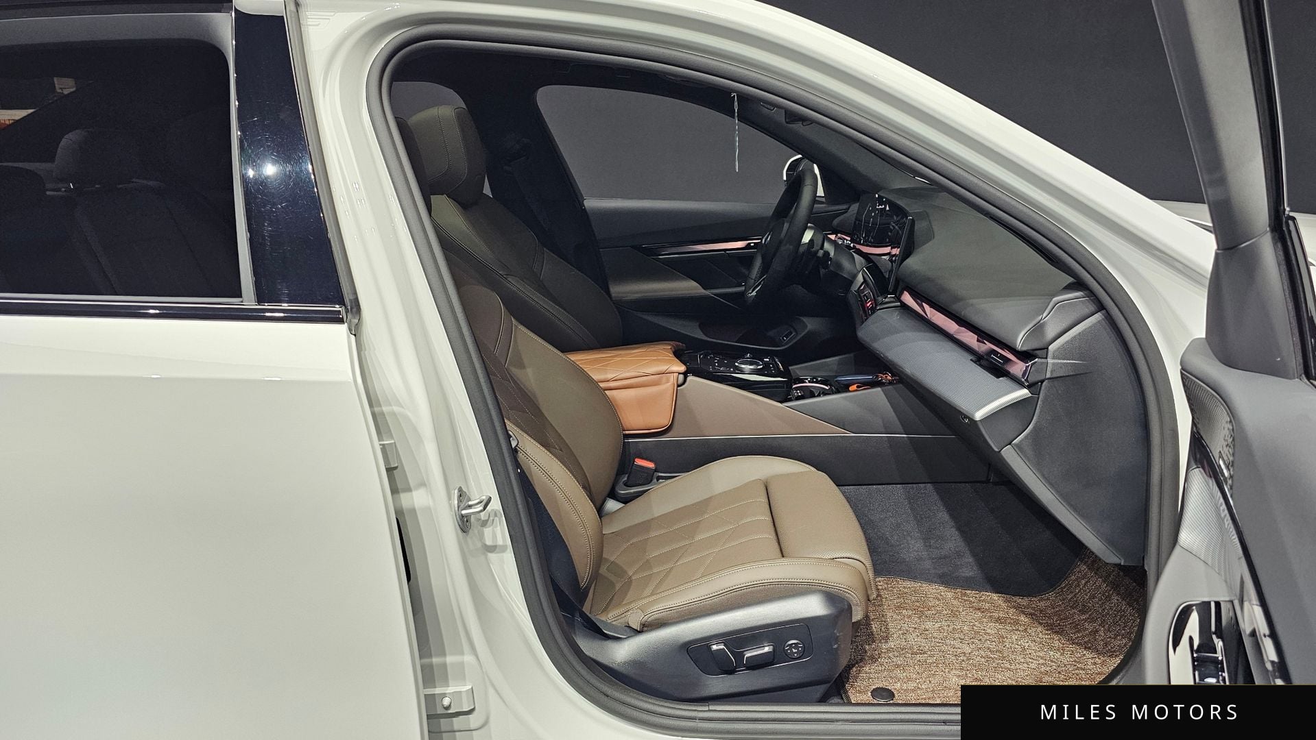 BMW 5 Series (G60) 2025 — миниатюра 10