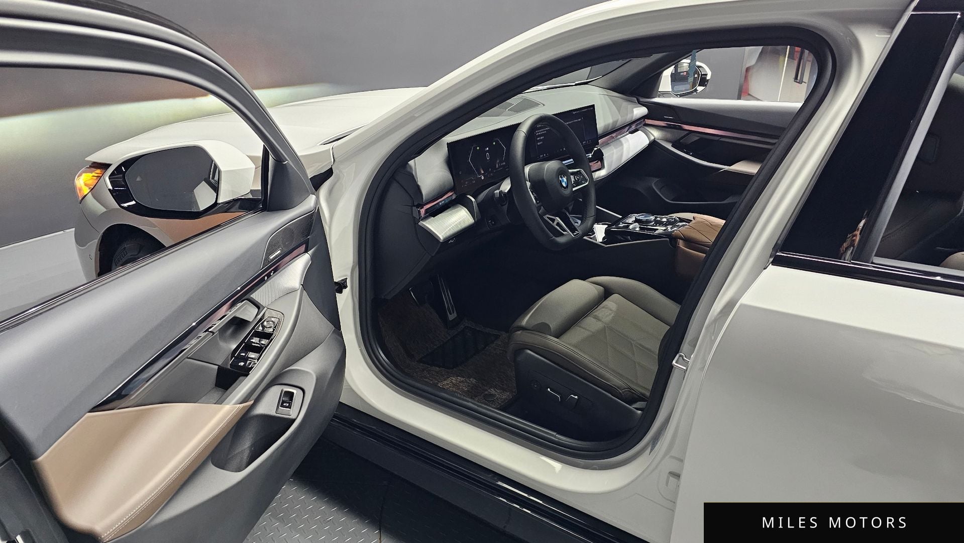 BMW 5 Series (G60) 2025 — миниатюра 11