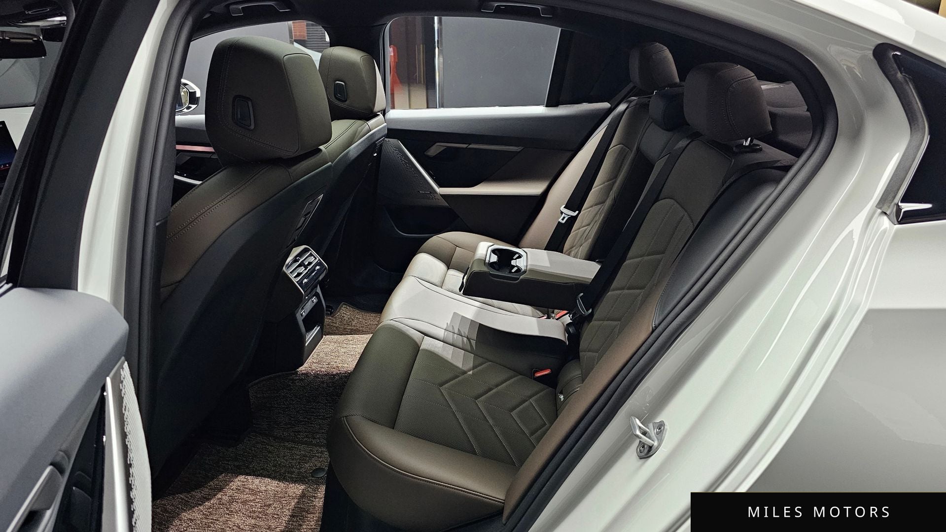 BMW 5 Series (G60) 2025 — миниатюра 12