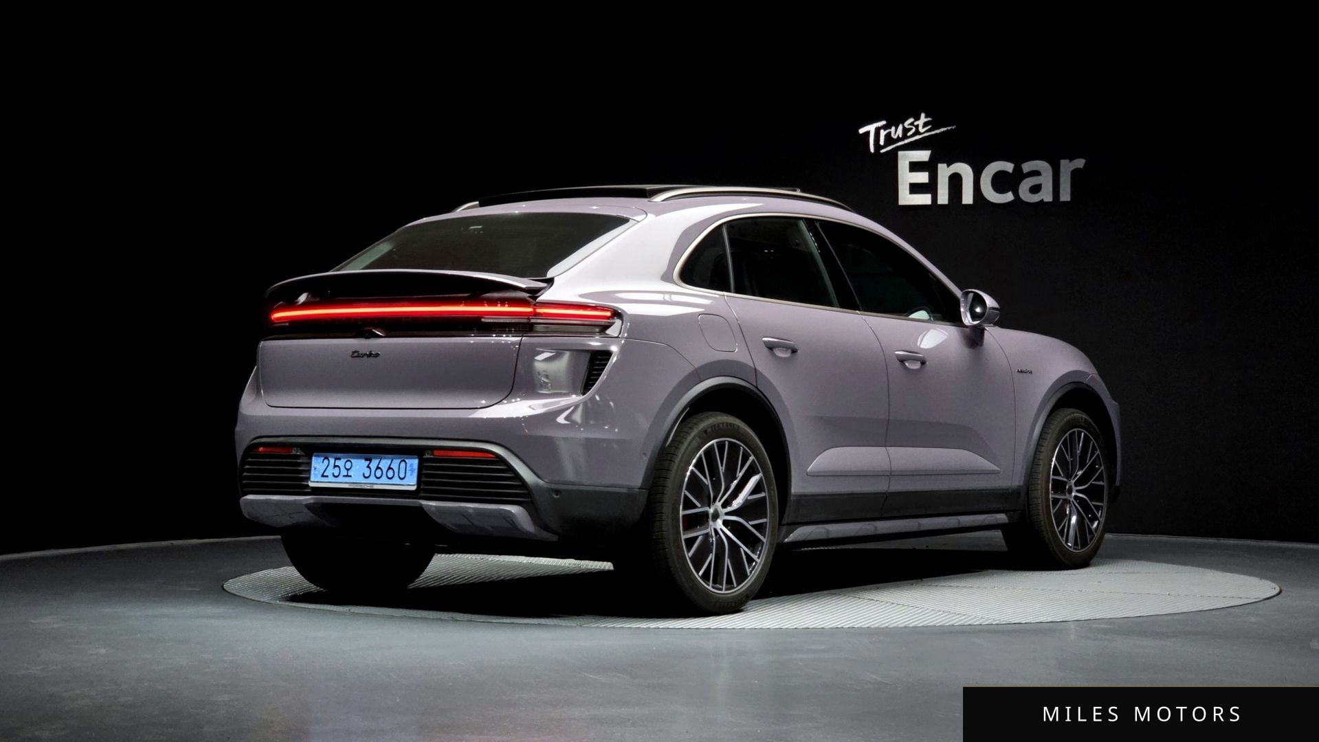 Porsche Macan 2025 — миниатюра 2