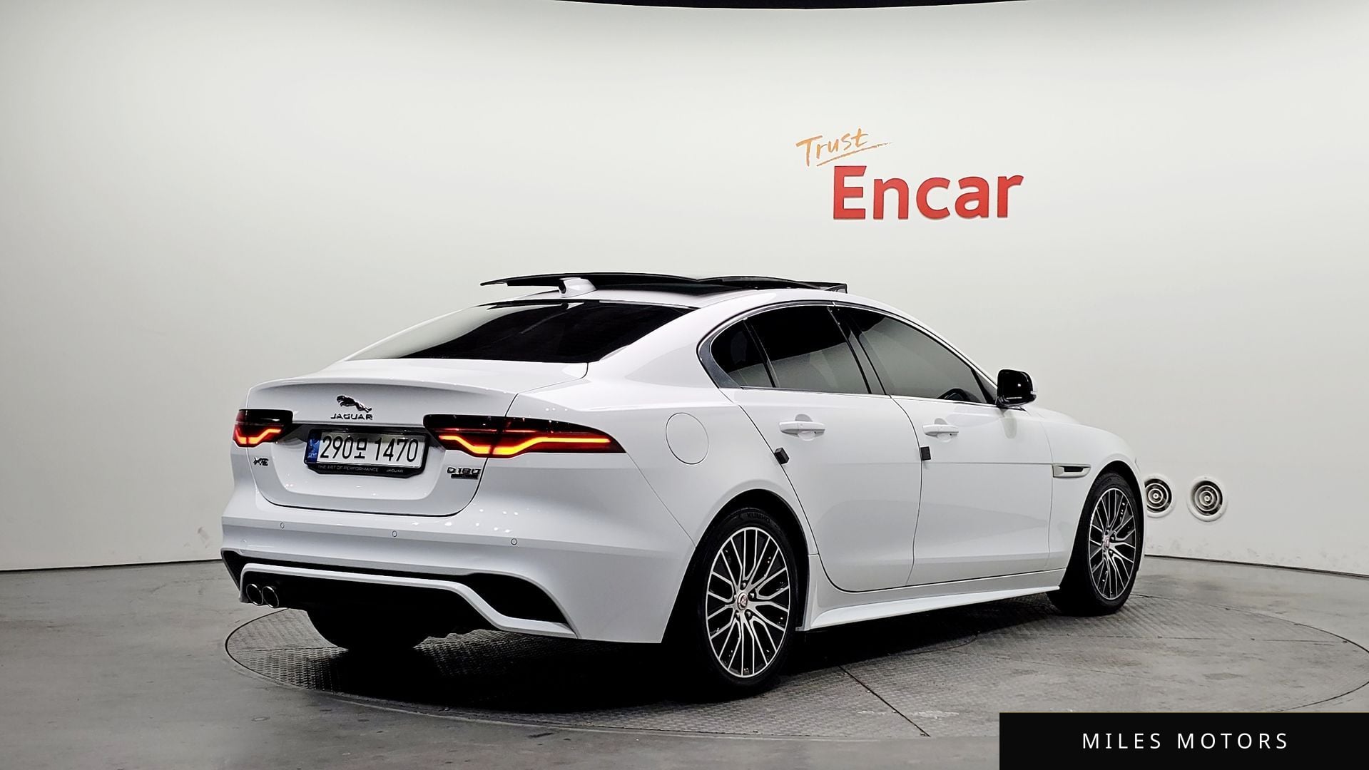 Jaguar XE 2020 — миниатюра 2