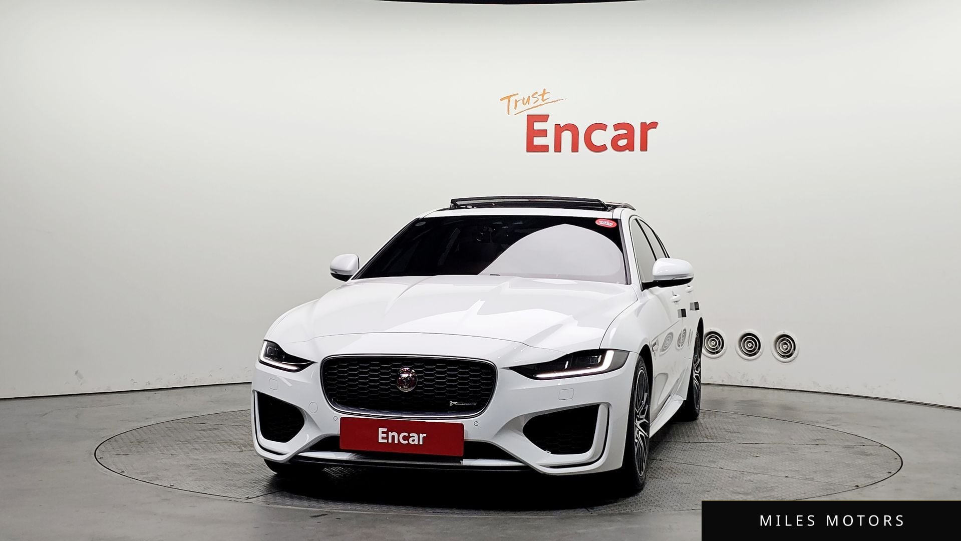 Jaguar XE 2020 — миниатюра 3