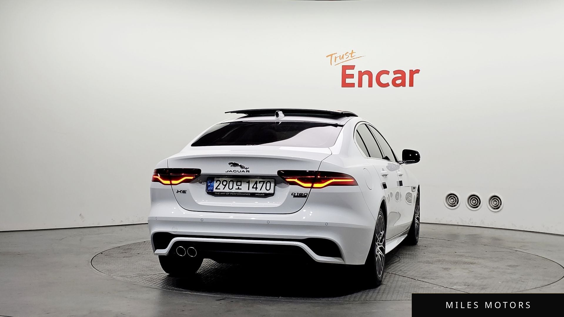 Jaguar XE 2020 — миниатюра 4