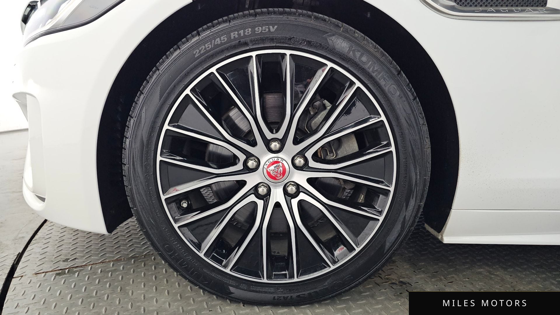 Jaguar XE 2020 — миниатюра 5