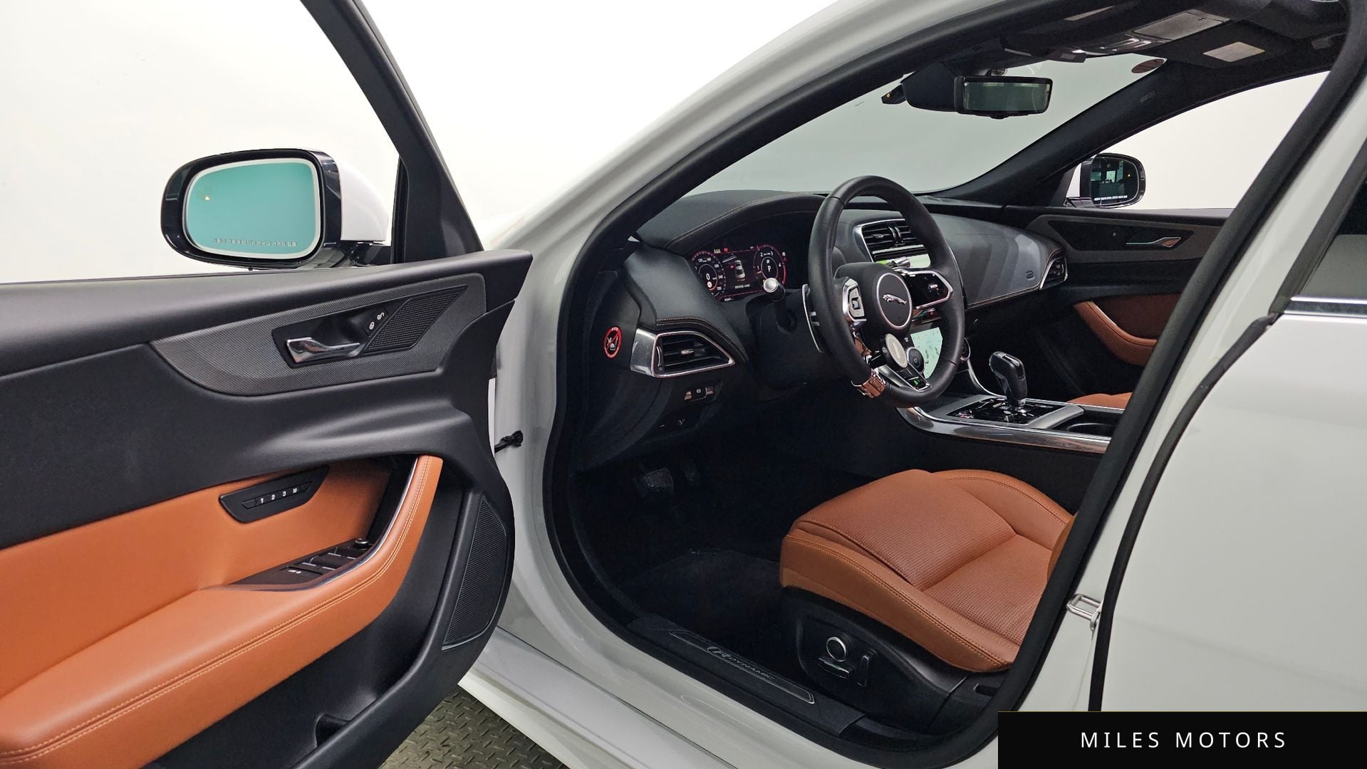 Jaguar XE 2020 — миниатюра 10