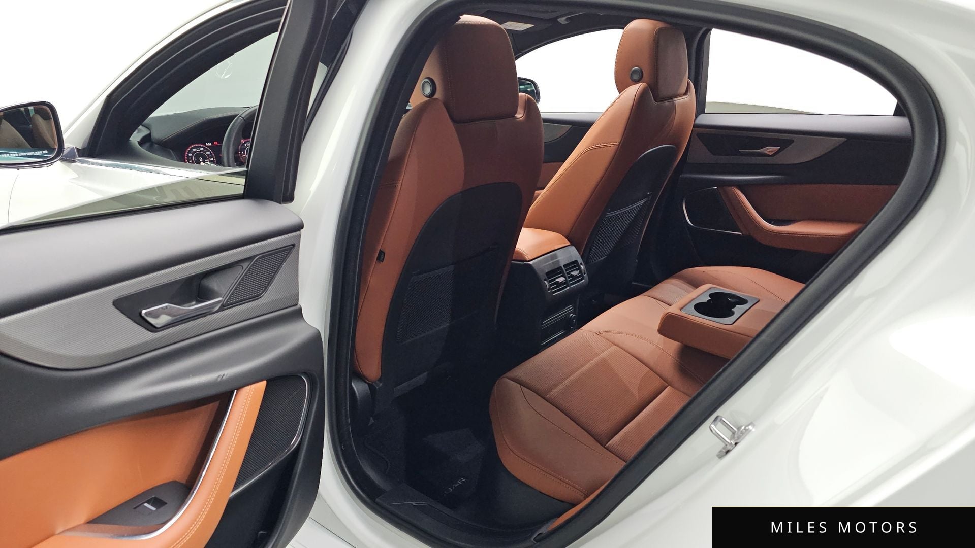 Jaguar XE 2020 — миниатюра 11