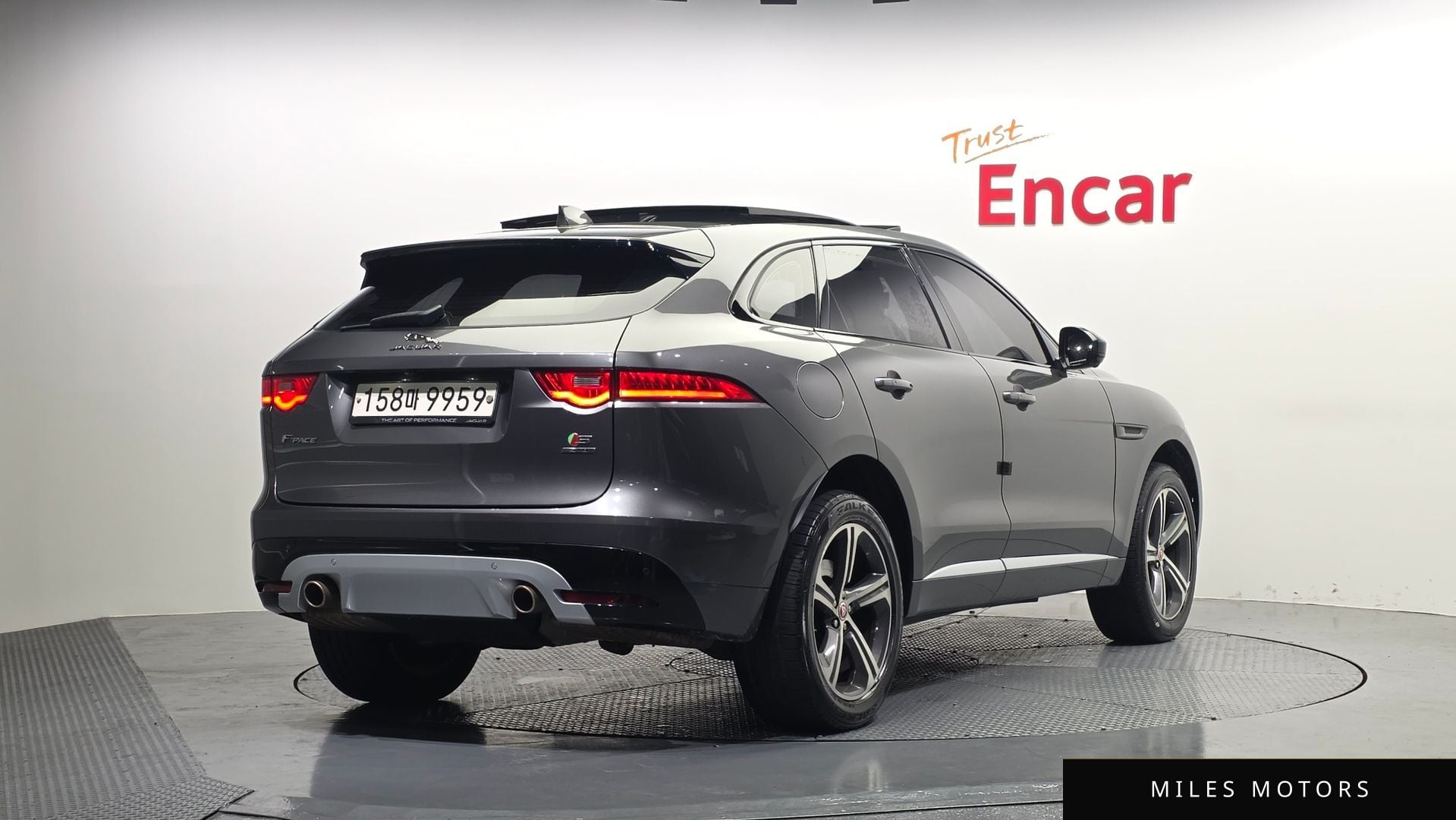 Jaguar F-PACE 2017 — миниатюра 2