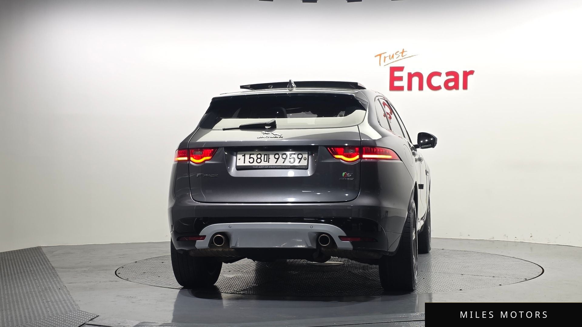 Jaguar F-PACE 2017 — миниатюра 4
