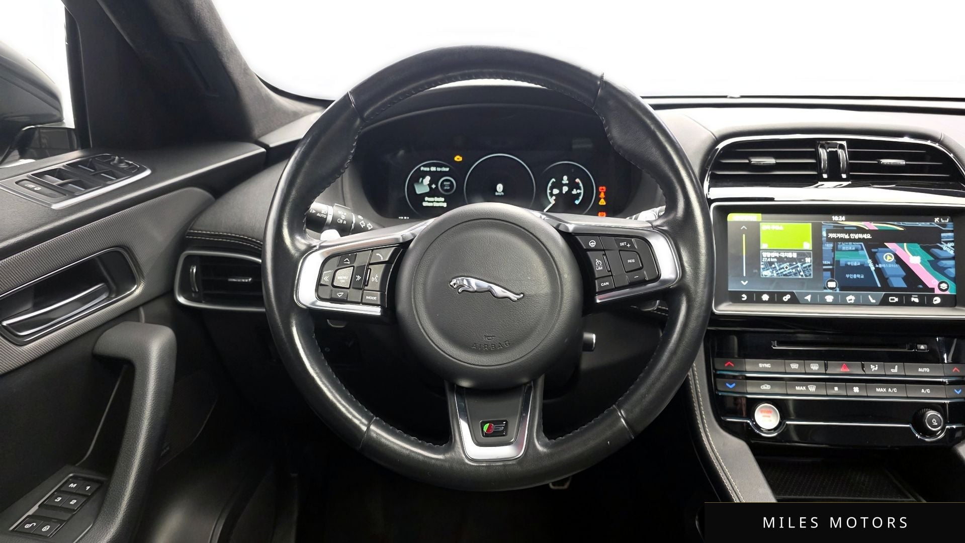 Jaguar F-PACE 2017 — миниатюра 13