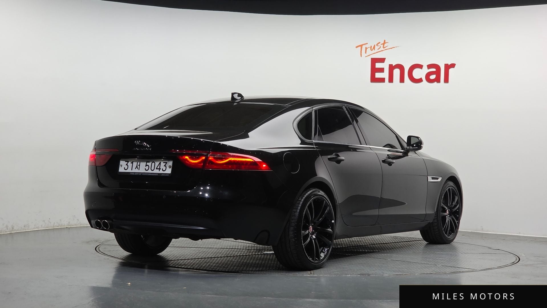 Jaguar XF (X260) 2017 — миниатюра 2
