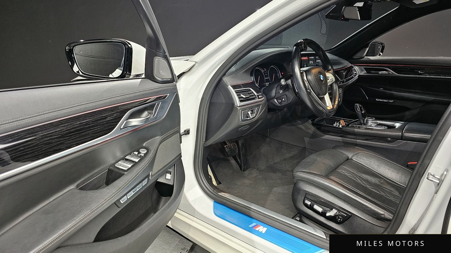 BMW 7 Series (G11) 2017 — миниатюра 10