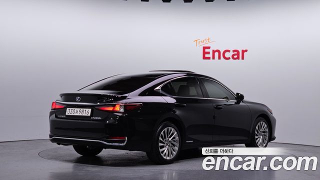 Лексус ES300h 2022 — миниатюра 2