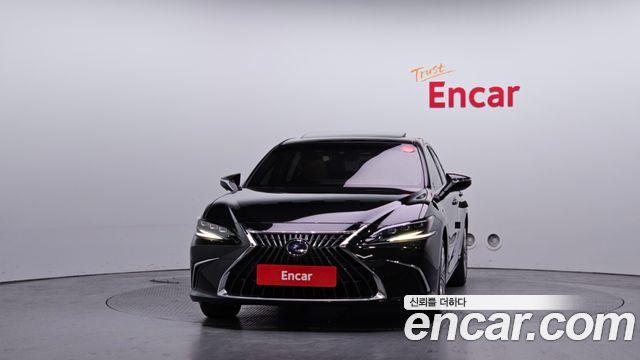 Лексус ES300h 2022 — миниатюра 3