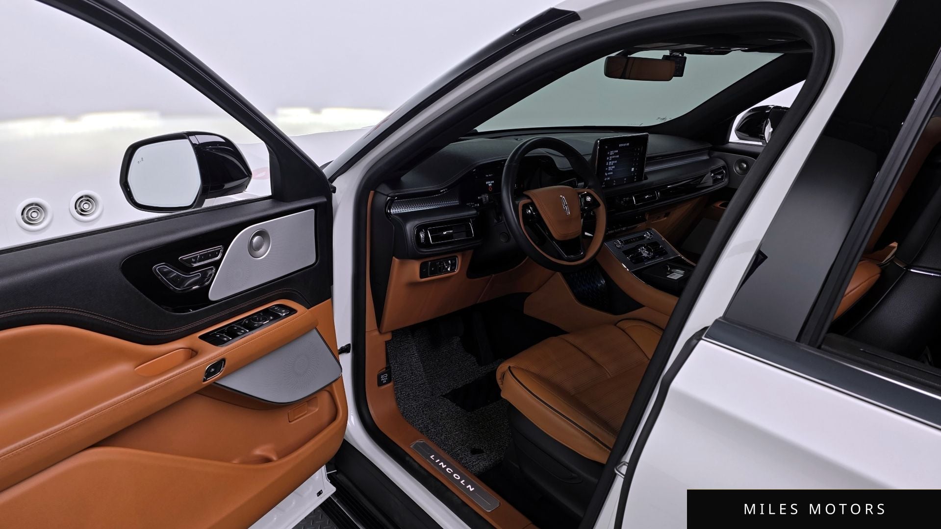 Lincoln Aviator 2023 — миниатюра 11