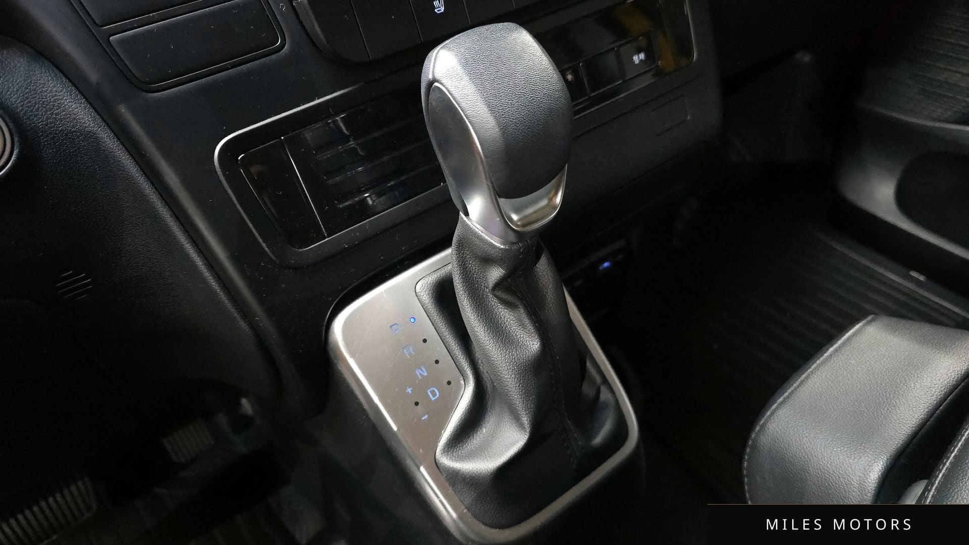 Hyundai Staria 2022 — миниатюра 9