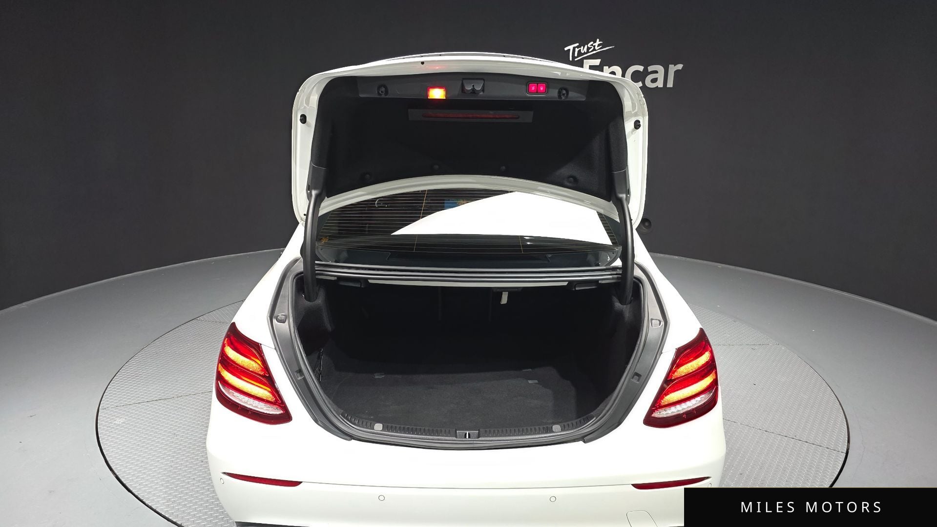 Mercedes-Benz E-클래스 W213 2017 — миниатюра 20