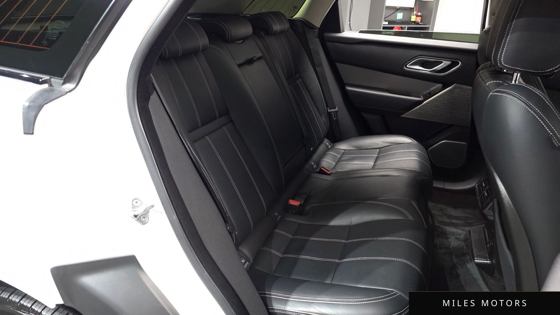 Land Rover 레인지로버 벨라 2019 — миниатюра 12