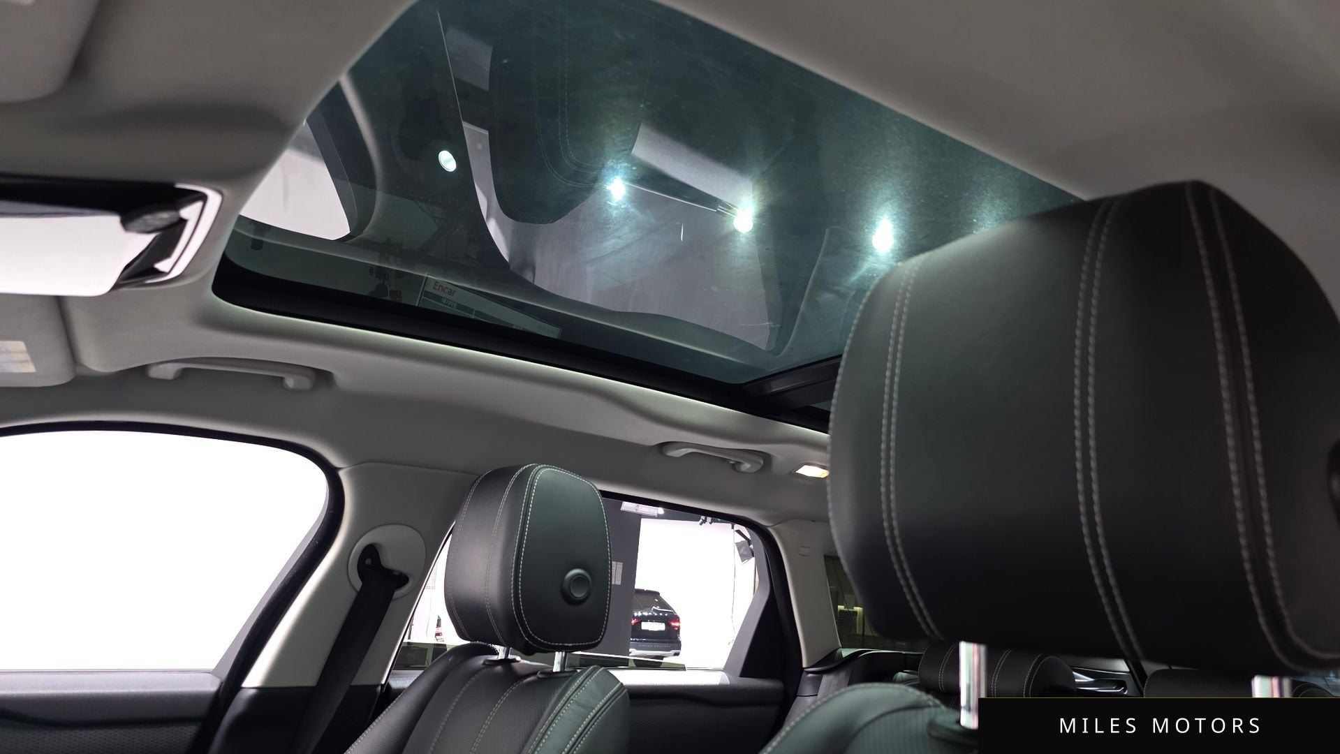 Land Rover 레인지로버 벨라 2019 — миниатюра 19
