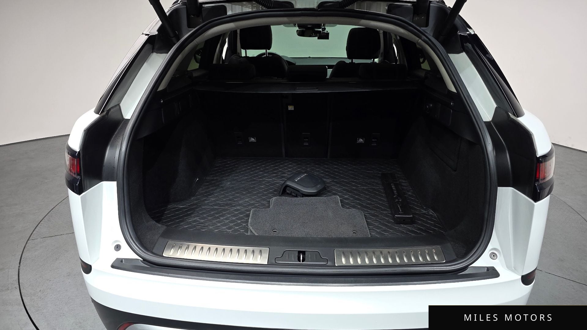Land Rover 레인지로버 벨라 2019 — миниатюра 20