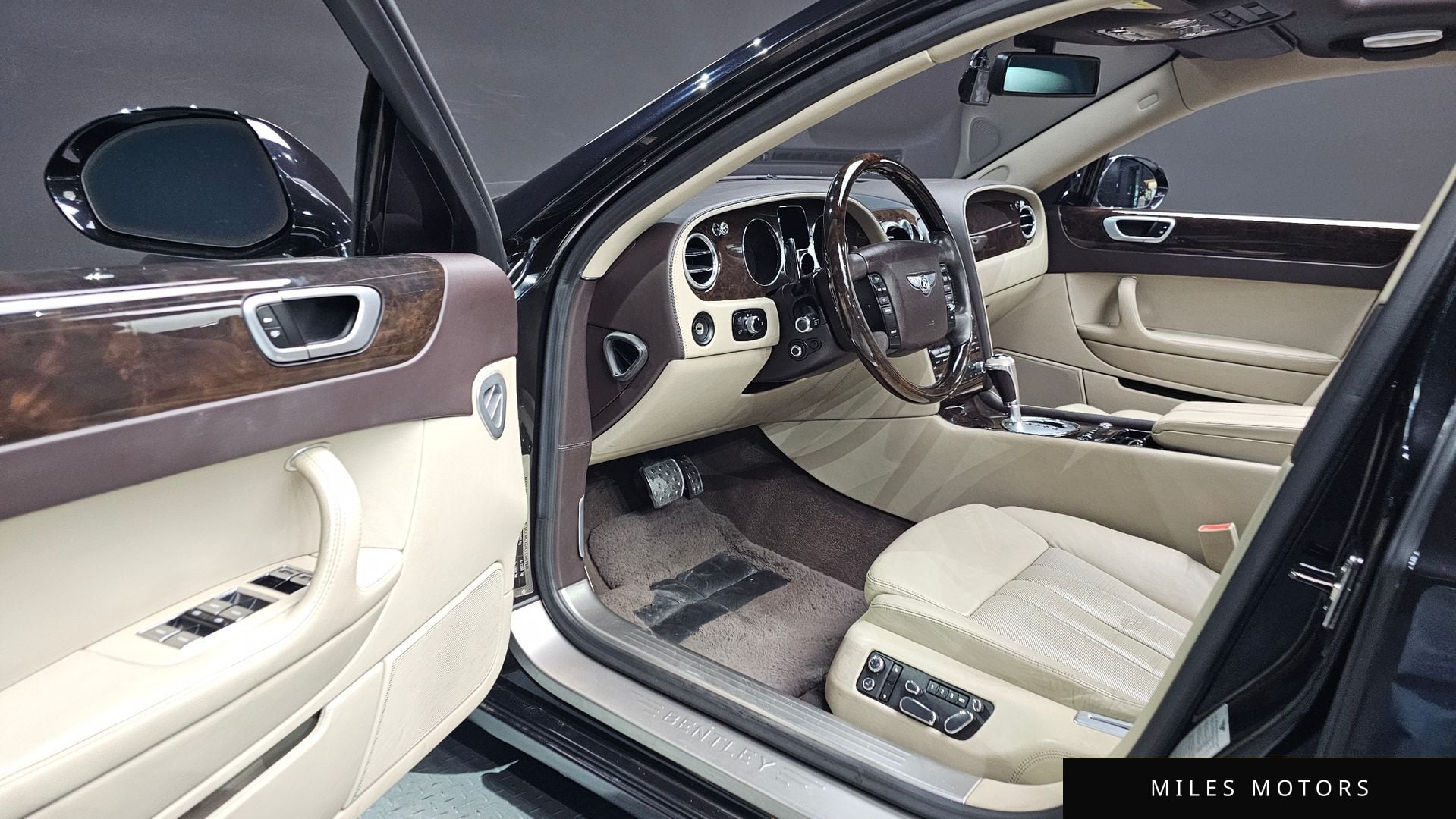 Bentley 플라잉스퍼 2010 — миниатюра 11