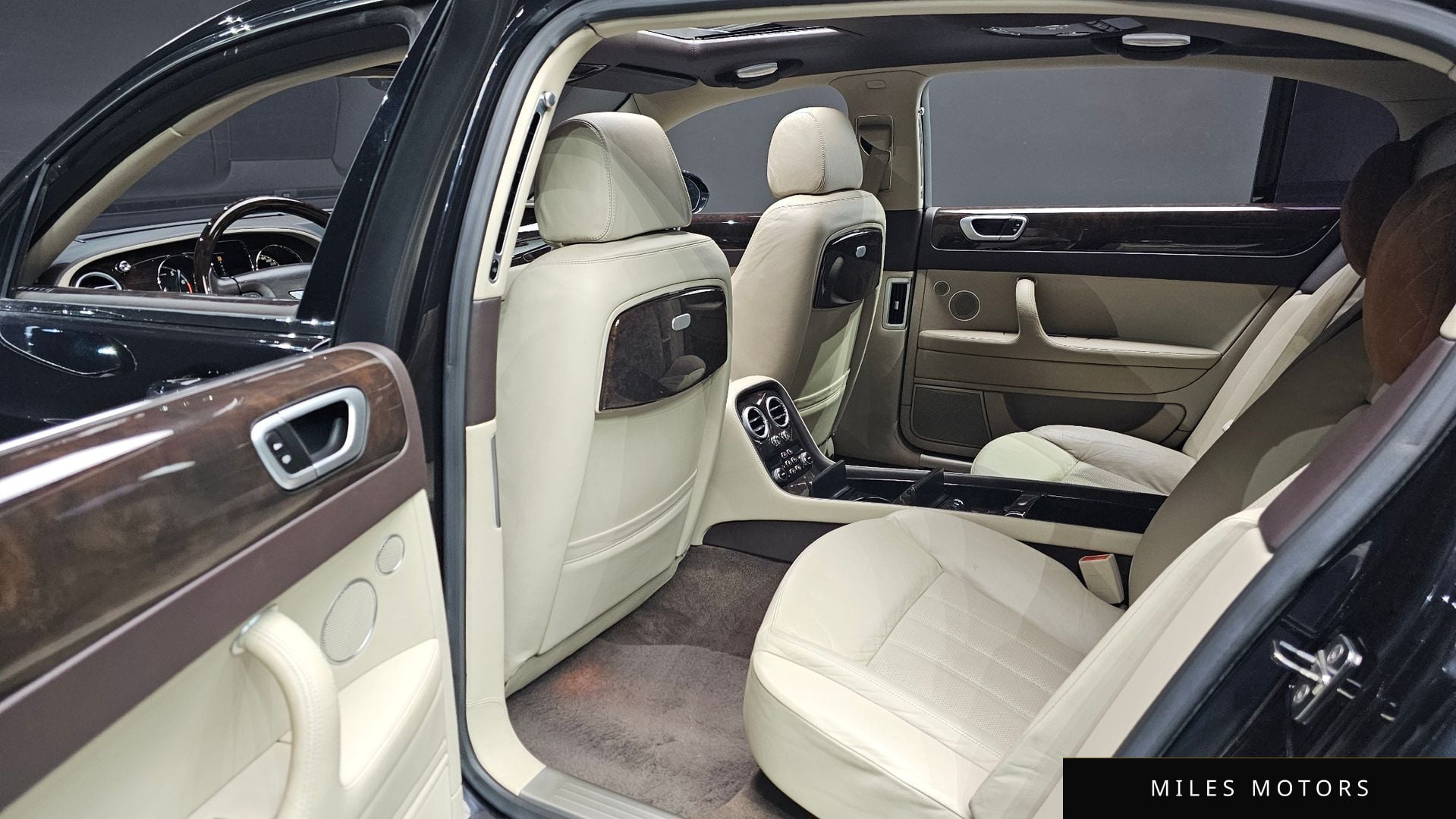 Bentley 플라잉스퍼 2010 — миниатюра 12
