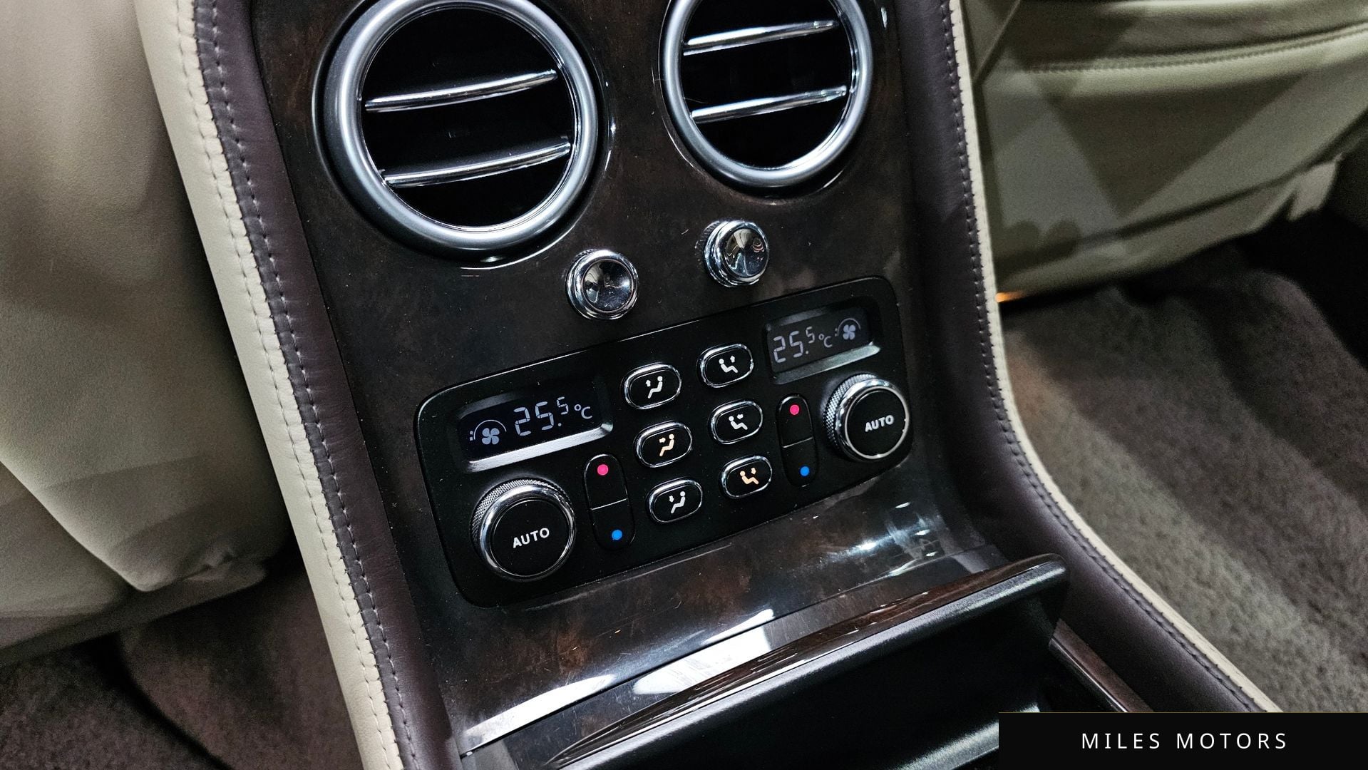 Bentley 플라잉스퍼 2010 — миниатюра 18