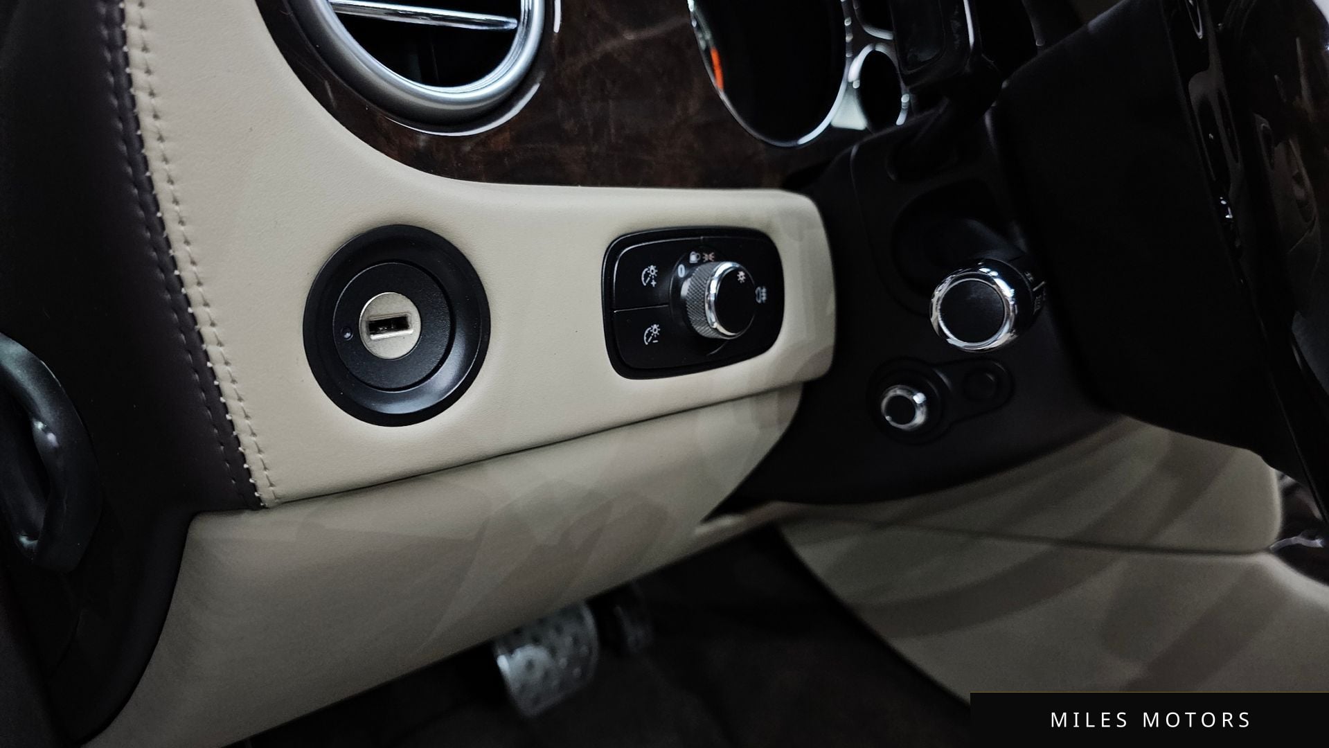 Bentley 플라잉스퍼 2010 — миниатюра 19