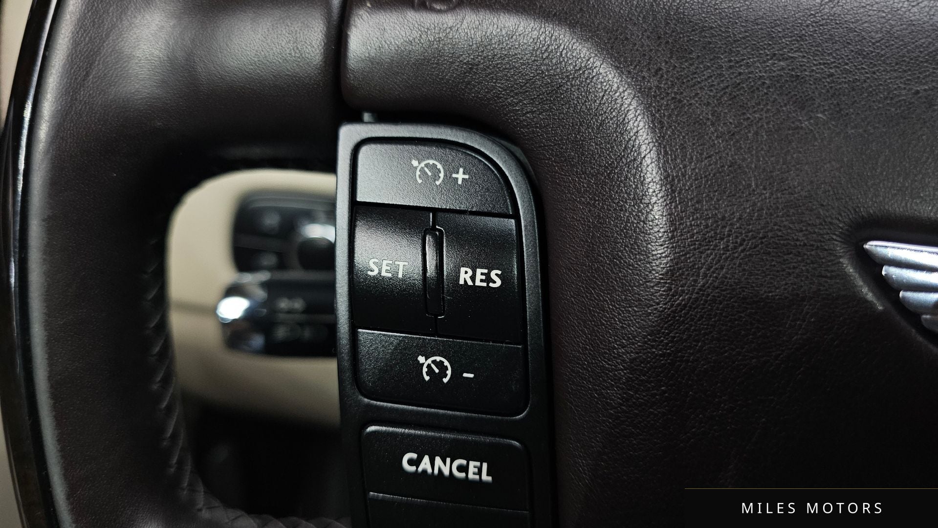 Bentley 플라잉스퍼 2010 — миниатюра 20