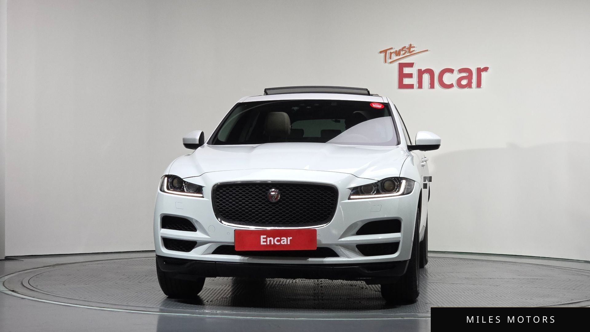 Jaguar F-PACE 2017 — миниатюра 3
