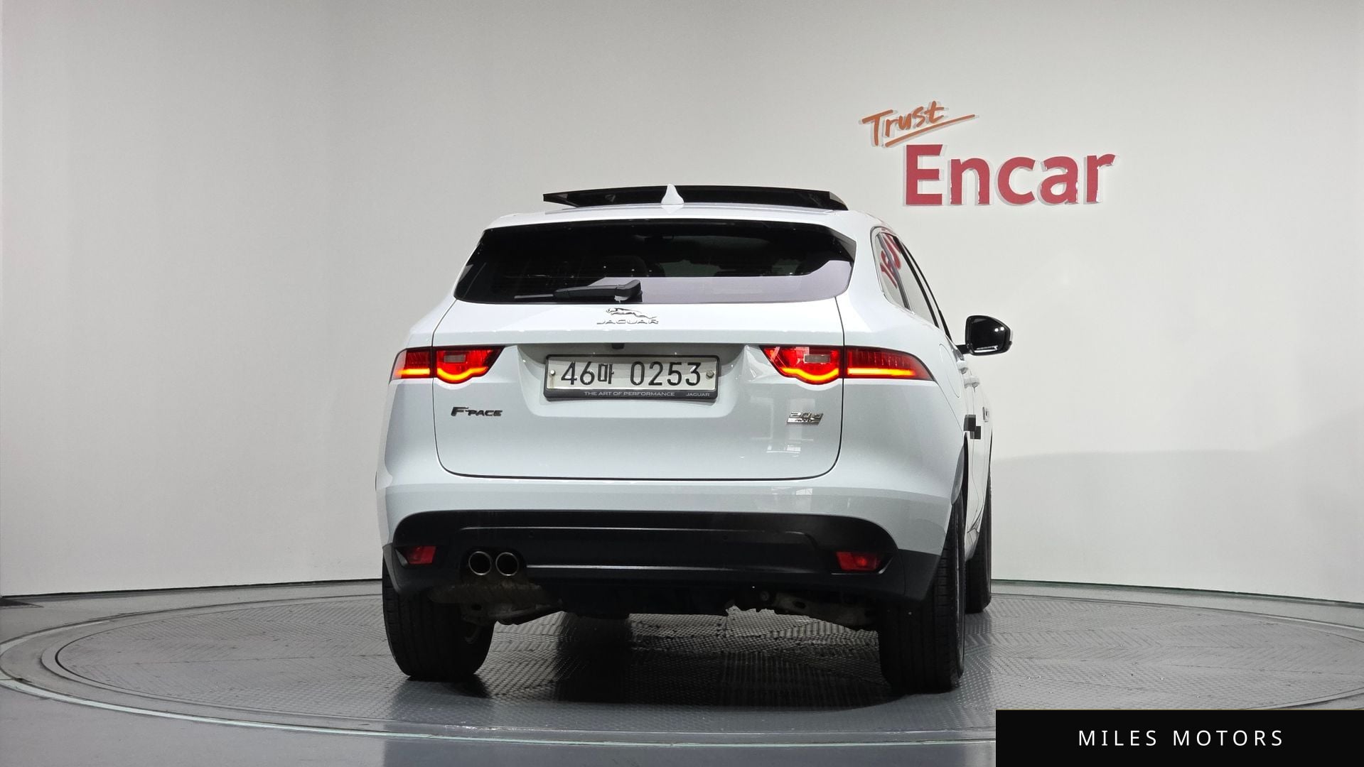 Jaguar F-PACE 2017 — миниатюра 3